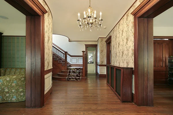 Foyer s dřevěným obložením — Stock fotografie