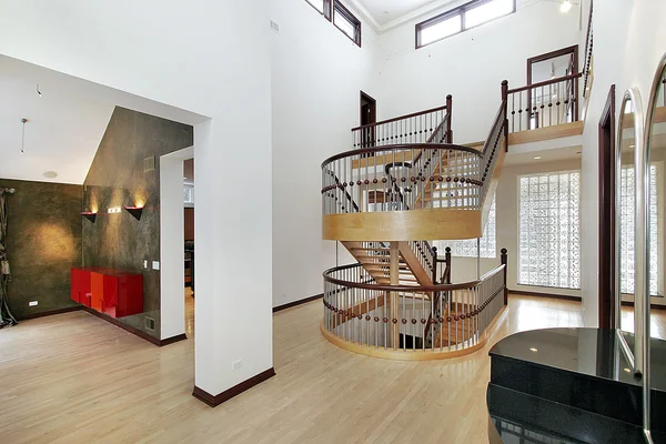 Foyer con escalera doble —  Fotos de Stock