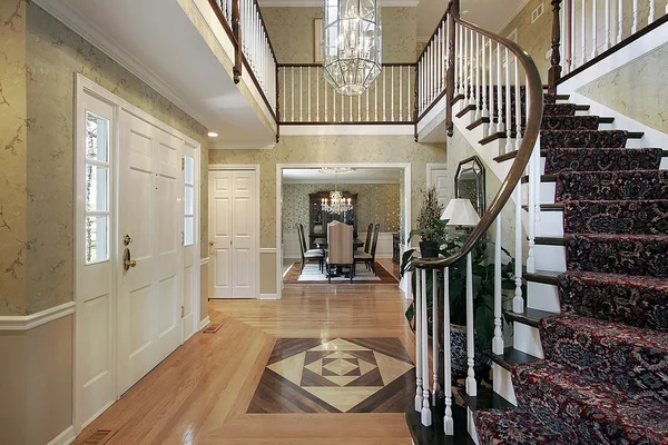 Foyer com design de piso — Fotografia de Stock