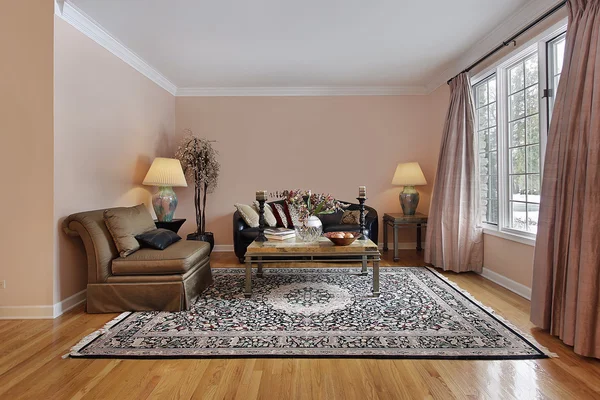 Obývací pokoj s dřevěnou podlahou — Stock fotografie