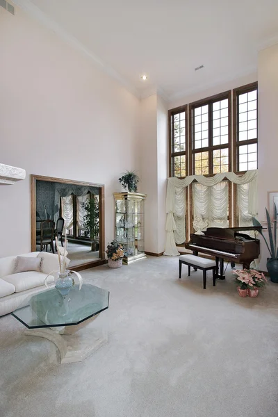 Wohnzimmer mit Klavier — Stockfoto