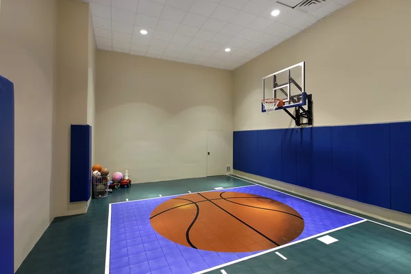 Indoor basketball court in home — Stock Photo, Image