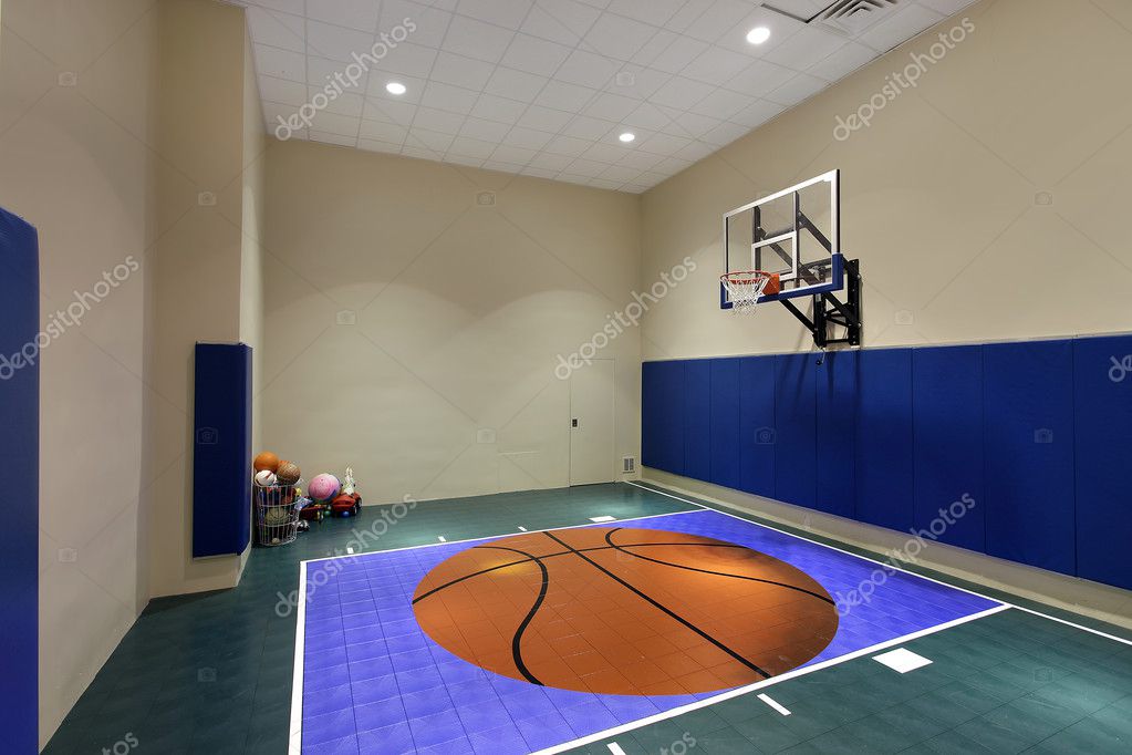 Basketball Court Near Me Stock Photo 1086614930