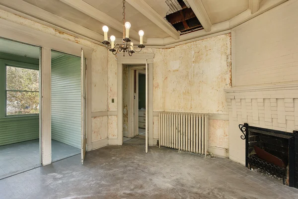 Dining room in old abandoned home — Stock Photo, Image