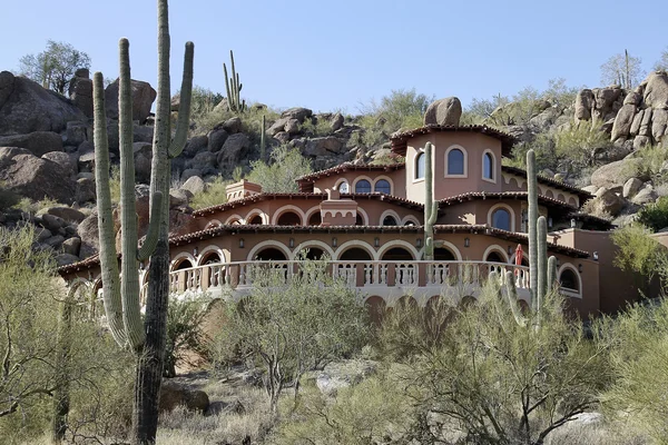 stock image Luxury home in desert with cactus