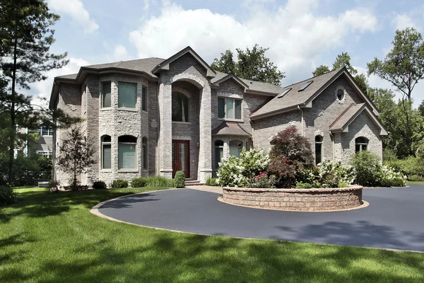 Luxury home with arched entry — Stock Photo, Image