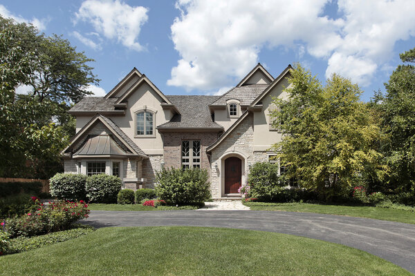 Роскошный кирпичный и каменный дом
