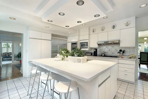 Beyaz dolap mutfak — Stok fotoğraf