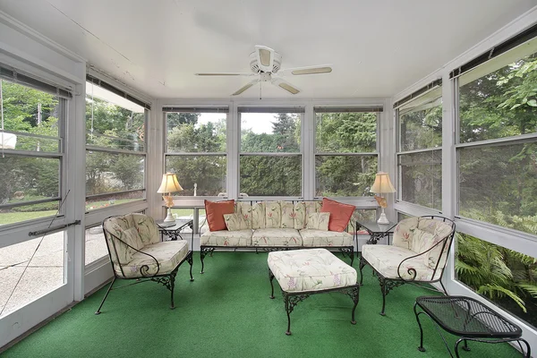 Veranda mit grünem Fußboden — Stockfoto