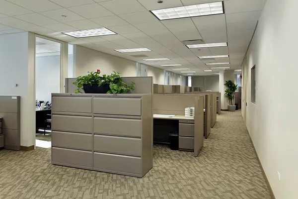 Espaço de escritório com cubículos — Fotografia de Stock