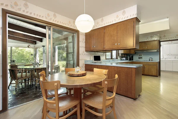 Kuchyň s výhledem do z verandy — Stock fotografie