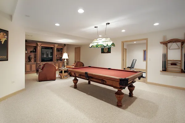 Basement pool table and stained glass light — Stock Photo, Image
