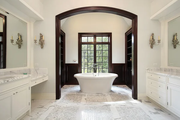 Master bath with arched tub area — Stock Photo, Image