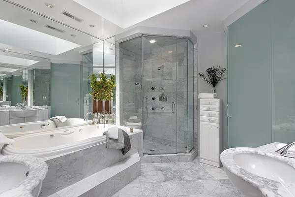 Высококлассная ванная — стоковое фото