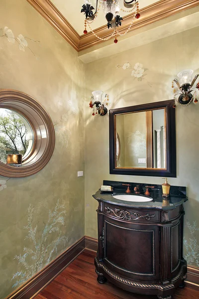 Tuvalet ile yuvarlak pencere — Stok fotoğraf