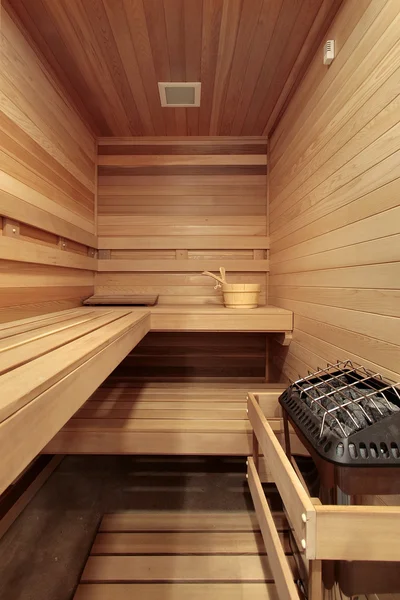 Sauna med træbevoksede bænke - Stock-foto