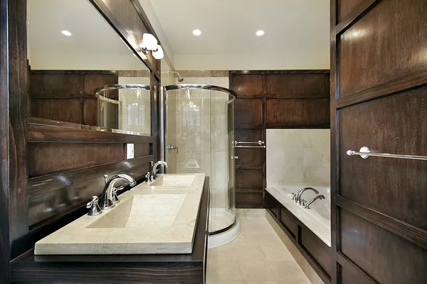Master bath with wood paneling — Stock Photo, Image