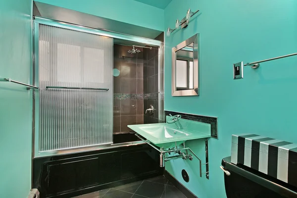 Master bath with green walls — Stock Photo, Image