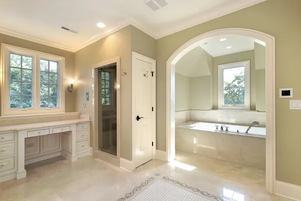 Master bath with separate bath — Stock Photo, Image