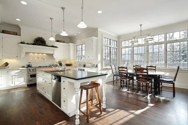 Kitchen with eating area — Stock Photo, Image