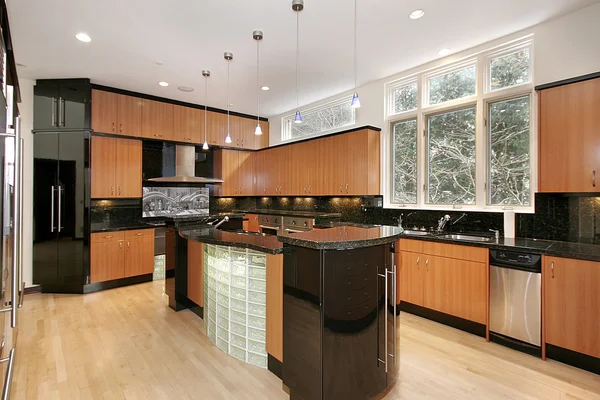 Küche im Luxus-Eigenheim — Stockfoto