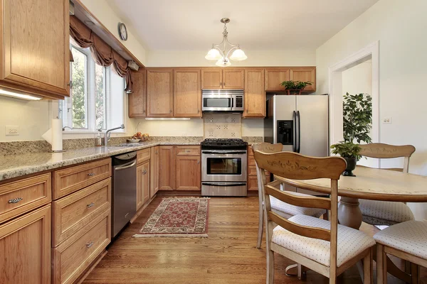 Kuchyně s dřevěným obložením — Stock fotografie