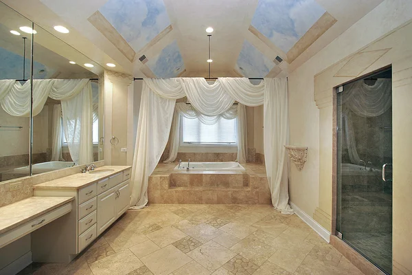 Master bath with ceiling design — Stock Photo, Image