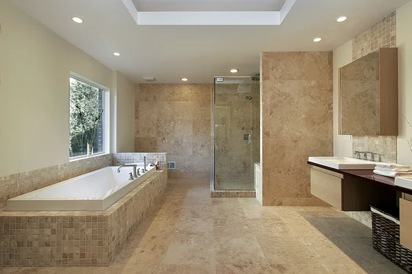 Bagno padronale in casa di nuova costruzione — Foto Stock