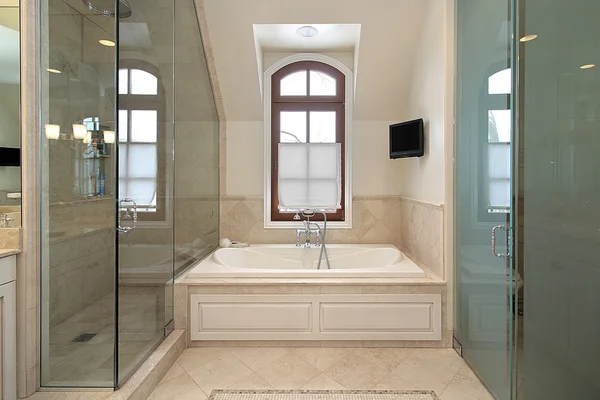 Baño principal en casa de lujo —  Fotos de Stock