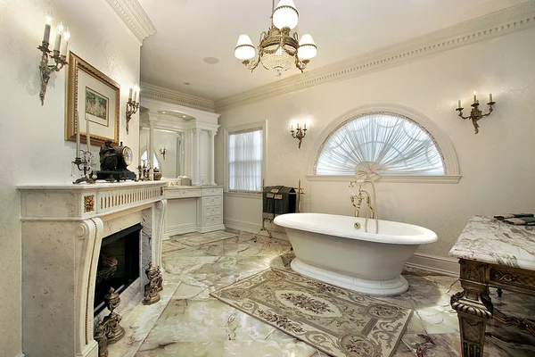 Banho mestre em casa de luxo — Fotografia de Stock