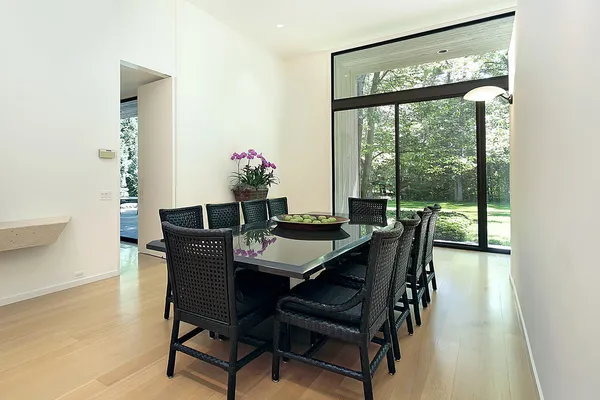 Dining room with picture window — Stock Photo, Image