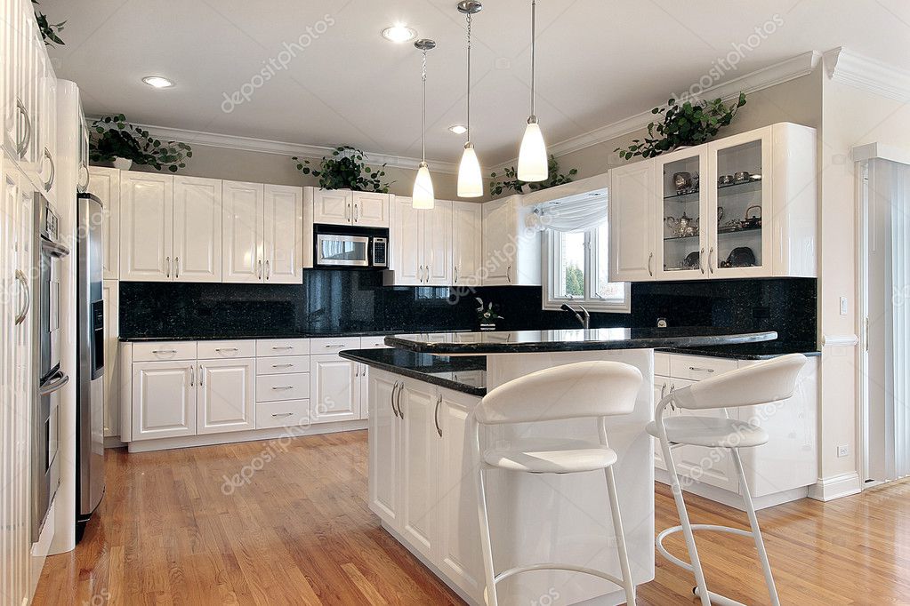 Фото светлых кухонных гарнитуров. Белые кухни. Красивая белая кухня. Светлые кухни. Кухонный гарнитур белого цвета.