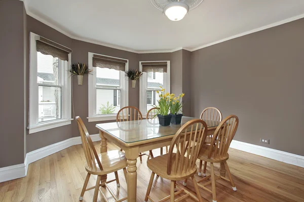 Dining room with mauve walls — Stock Photo, Image