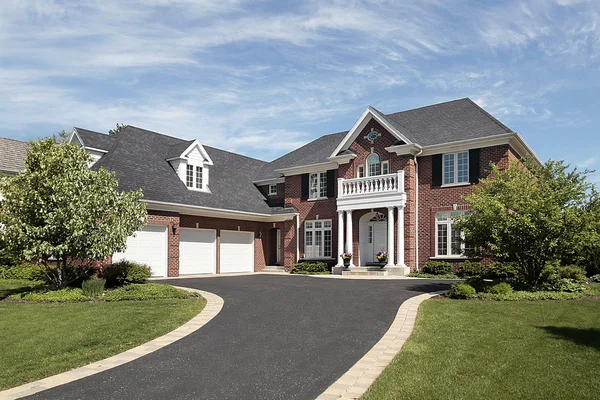Luxury brick suburban home — Stock Photo, Image