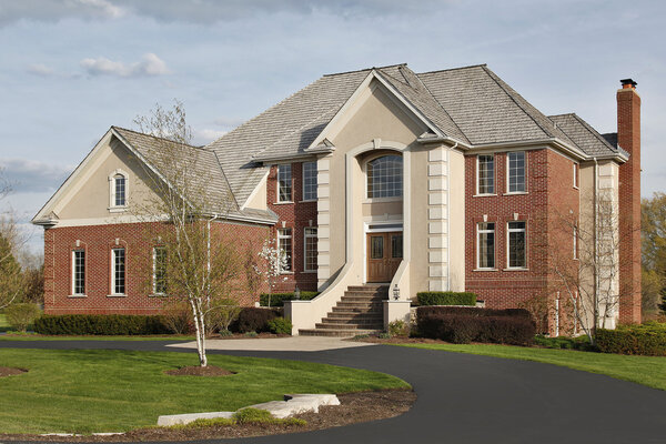 Роскошный дом весной
