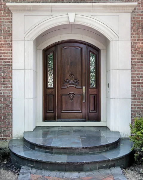 Dveře a dveře na luxusní dům — Stock fotografie