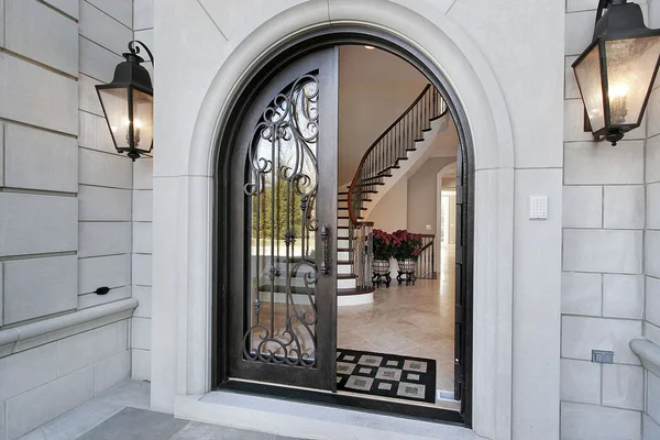 Entry into luxury home — Stock Photo, Image
