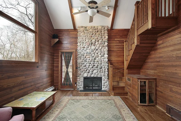 Сімейна кімната з дерев'яною панеллю — стокове фото