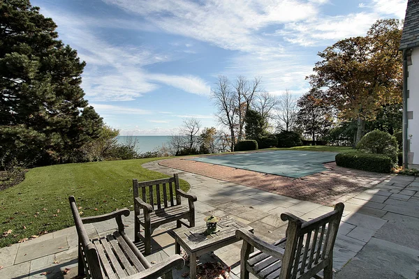 Back yard with lake view — Stock Photo, Image