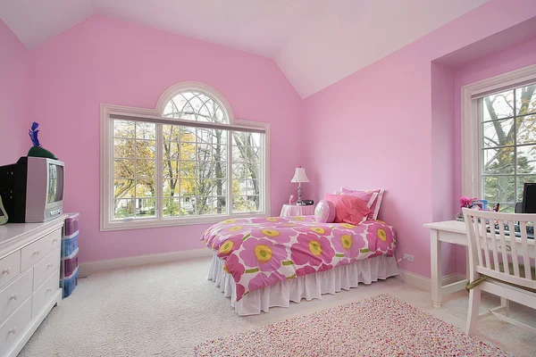 粉红色的女孩的房间 — 图库照片