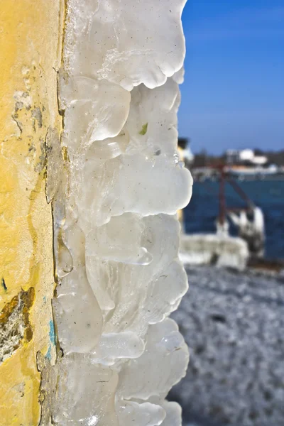 Gelo na parede — Fotografia de Stock