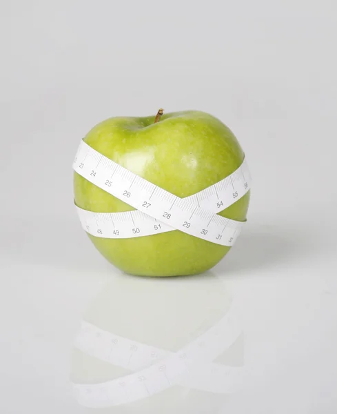 緑の apple および測定テープ — ストック写真