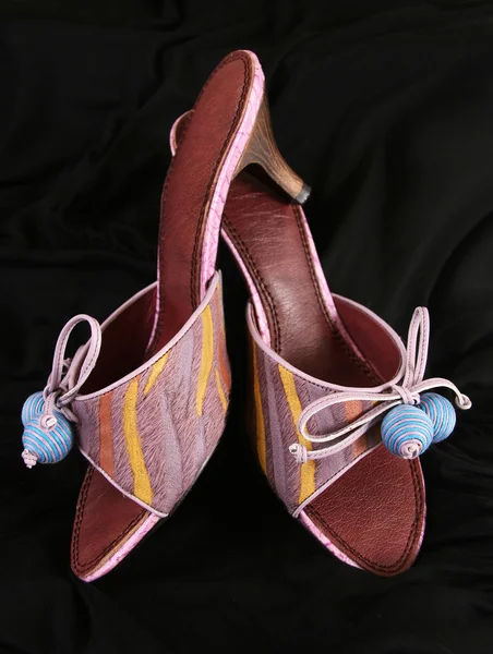 Sapatos femininos roxos — Fotografia de Stock