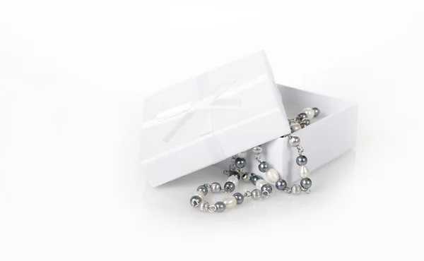Pearl necklace in white box — Stock Photo, Image