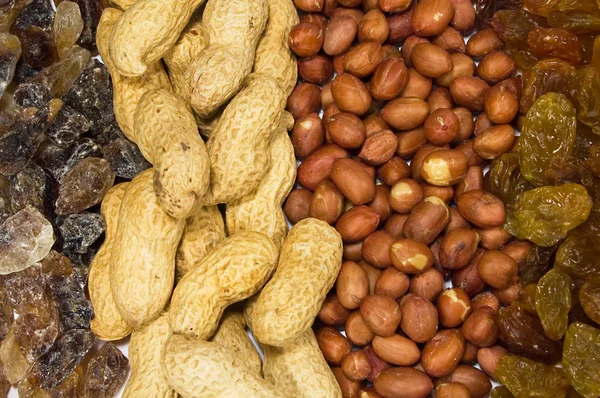 Cacahuetes, pasas y azúcar morena —  Fotos de Stock