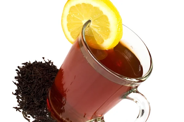 Τσάι σε γυάλινο κύπελλο με λεμόνι — Φωτογραφία Αρχείου