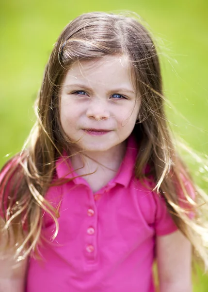 Pretty girl outdoor portrait — Stock Photo, Image