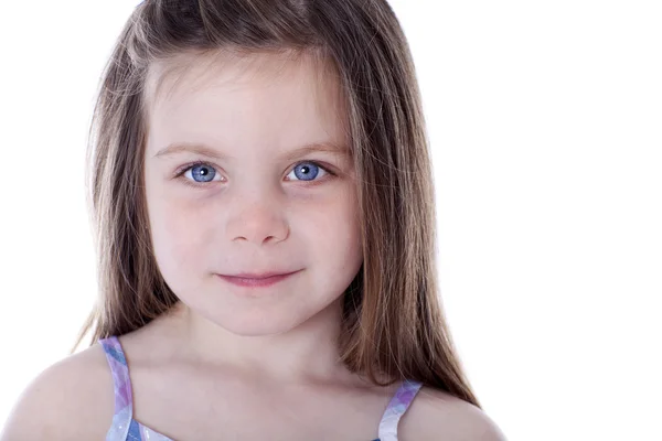 Красивий портрет маленької дівчинки ізольований на білому . — стокове фото
