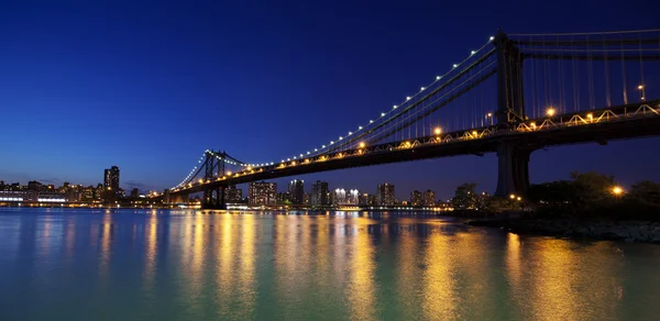 Манхэттенский мост на закате — стоковое фото