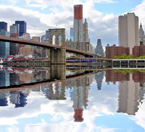 Brooklyn Bridge and NYC skyline — Stock Photo, Image